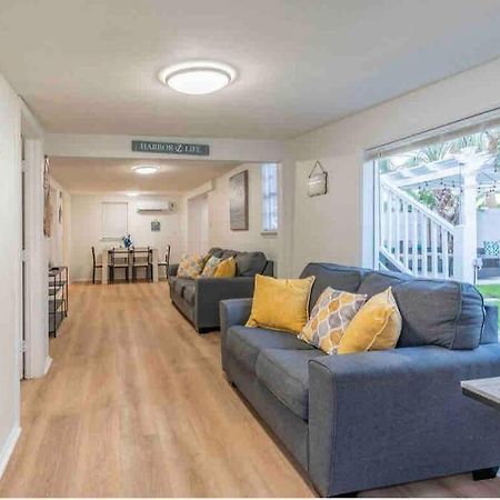 Lovely 2 Bedrooms, Steps Away From The Beach. ブレイデントン・ビーチ エクステリア 写真