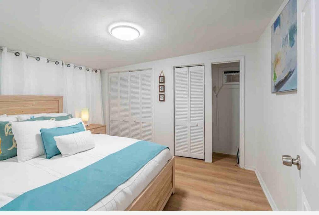 Lovely 2 Bedrooms, Steps Away From The Beach. ブレイデントン・ビーチ エクステリア 写真
